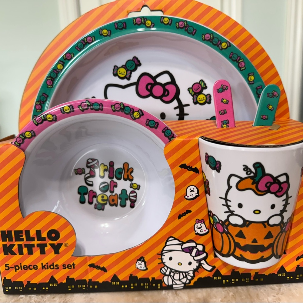 Hello Kitty Halloween dish set